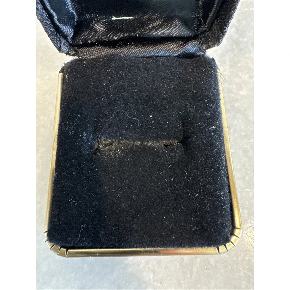 Vintage Gasini Jewelry Ring Box‎